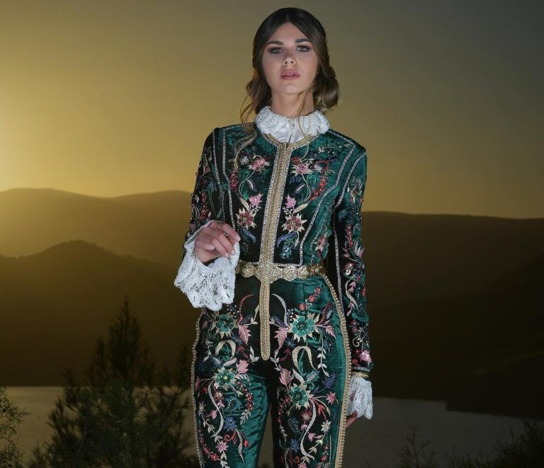 Prix caftan avec pantalon pour jeune fille Caftans Marocains Caftan, Caftan marocain, Robe Prix caftan avec pantalon pour jeune fille Caftans Marocains Caftan, Caftan marocain, Robe