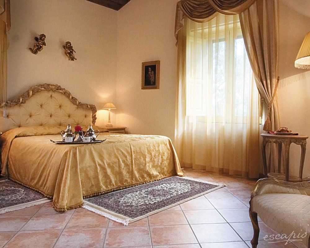 Ein königliches Schlafzimmer. Castello di San Marco Charming Hotel ... Ein königliches Schlafzimmer. Castello di San Marco Charming Hotel ...