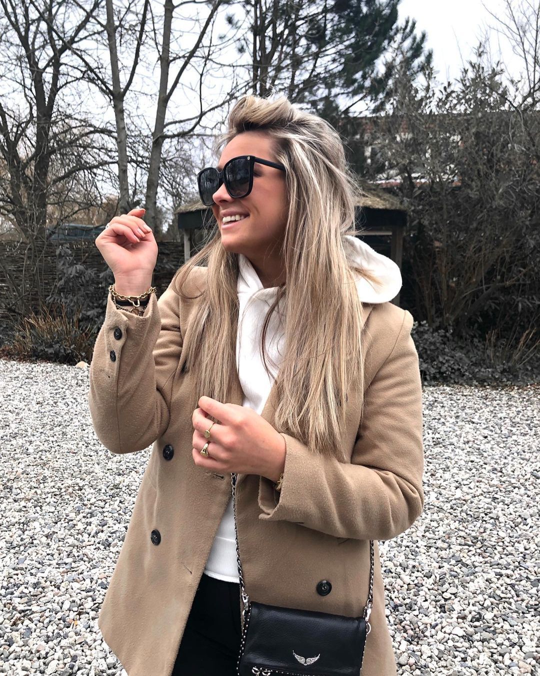 Julia Oud ♛.’s Instagram profile post: “Oh hi🤍 • • • • #instagood #outfitinspiration #outfit #outfitinspo #streetwear #zaraoutfit #zarahaul #winteroutfit #springoutfit #shein…” Zara Outfit, Winter Outfits, Outfit Inspo, Streetwear, Trench Coat, Winter Jackets, Inspiration, Fashion, Zadig And Voltaire
