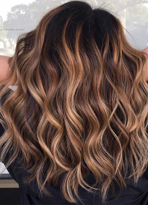 Summer to fall and about to entry into winter, switching up your whole beauty routine is a must—especially when it comes to your hair color. The... Brown Hair Balayage, Brown Blonde Hair, Brown Hair With Highlights, Brown Hair Colors, Dark Blonde, Blonde Balayage, Caramel Balayage Highlights, Blonde Honey, Light Brunette Balayage Hair Caramel Honey