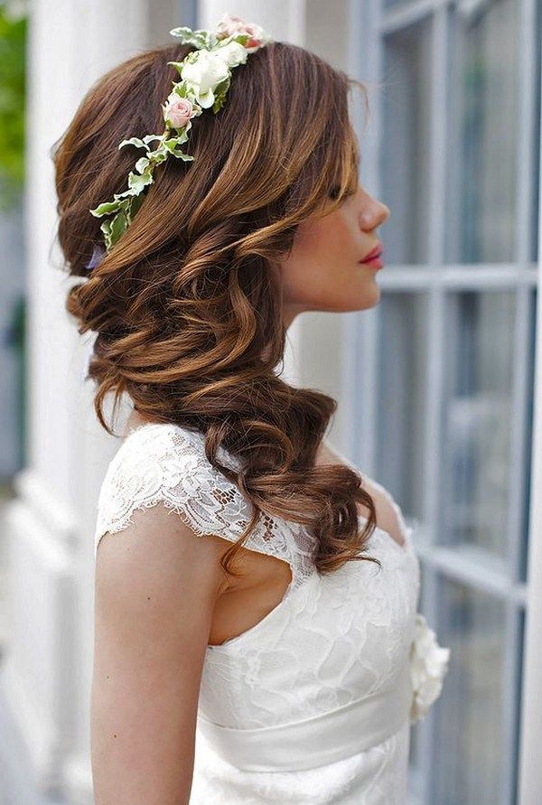 7 Trending Hochzeit Frisuren mit Blumen, #BrautHaarModelle #Brautfriseur #Hochzeit #Hochzeitsfeier #Hochzeitsideen #rustikaleHochzeitsideen #wedding #weddingplaning #weddinghairstyles #weddingideas #weddinghairstylesside