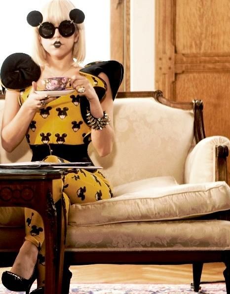 Lady gaga paparazzi yellow dress Lady gaga paparazzi yellow dress