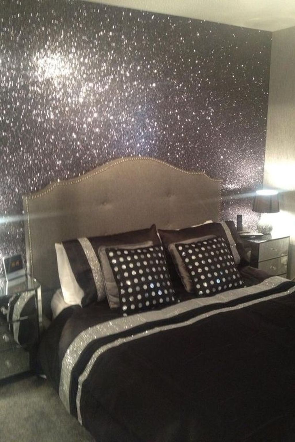 35 Inspiring Glitter Wall Paint to Make Over Your Room HOOMDESIGN
