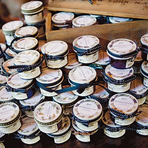 Do We Have To Hand Out Wedding Favors Favours Jam Brides Do We Have To Hand Out Wedding Favors