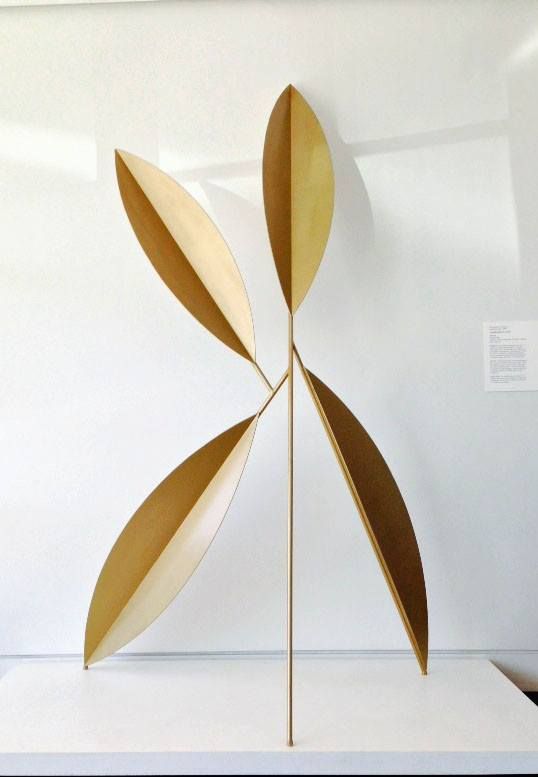 This Sculpture Is From The Artist S Leaf Series In Which Leafy Branches Become Monumental Shapes Painted Single Colors Christopher Georgesco Camber Right