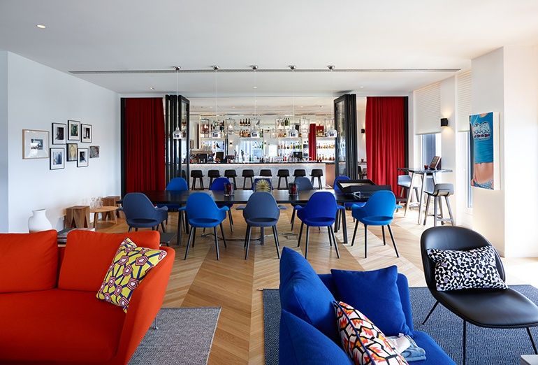 Uk Hotel Chain Launches Mini Hyper Connected Hotel Rooms Pics Hotel Bedroom Design Cabin Rooms Hotels Room