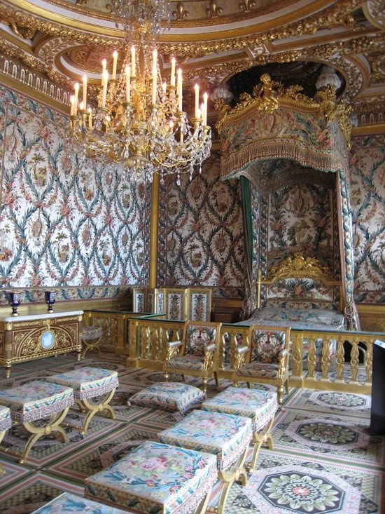 Chambre de la Reine Marie-Antoinette | Chateau de fontainebleau, Intérieurs du château, Fontainebleau