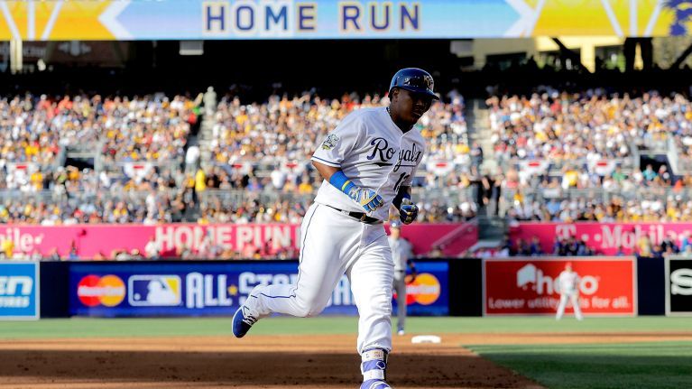 Salvador Perez Circles The Bases After Homering In The Second Inning At The 2016 Mlb All Star Game In San Diego On Tuesday Baseball Field Soccer Field Homerun