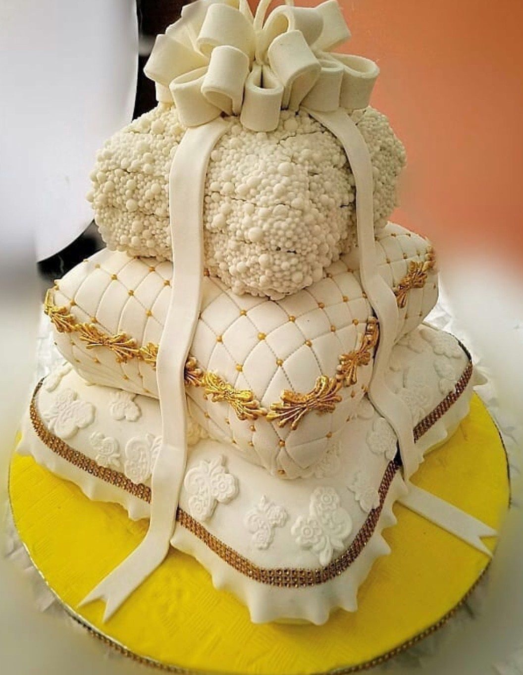 20 Elegant White And Gold Cake Designs | Cake, Gold cake ... 20 Elegant White And Gold Cake Designs | Cake, Gold cake ...