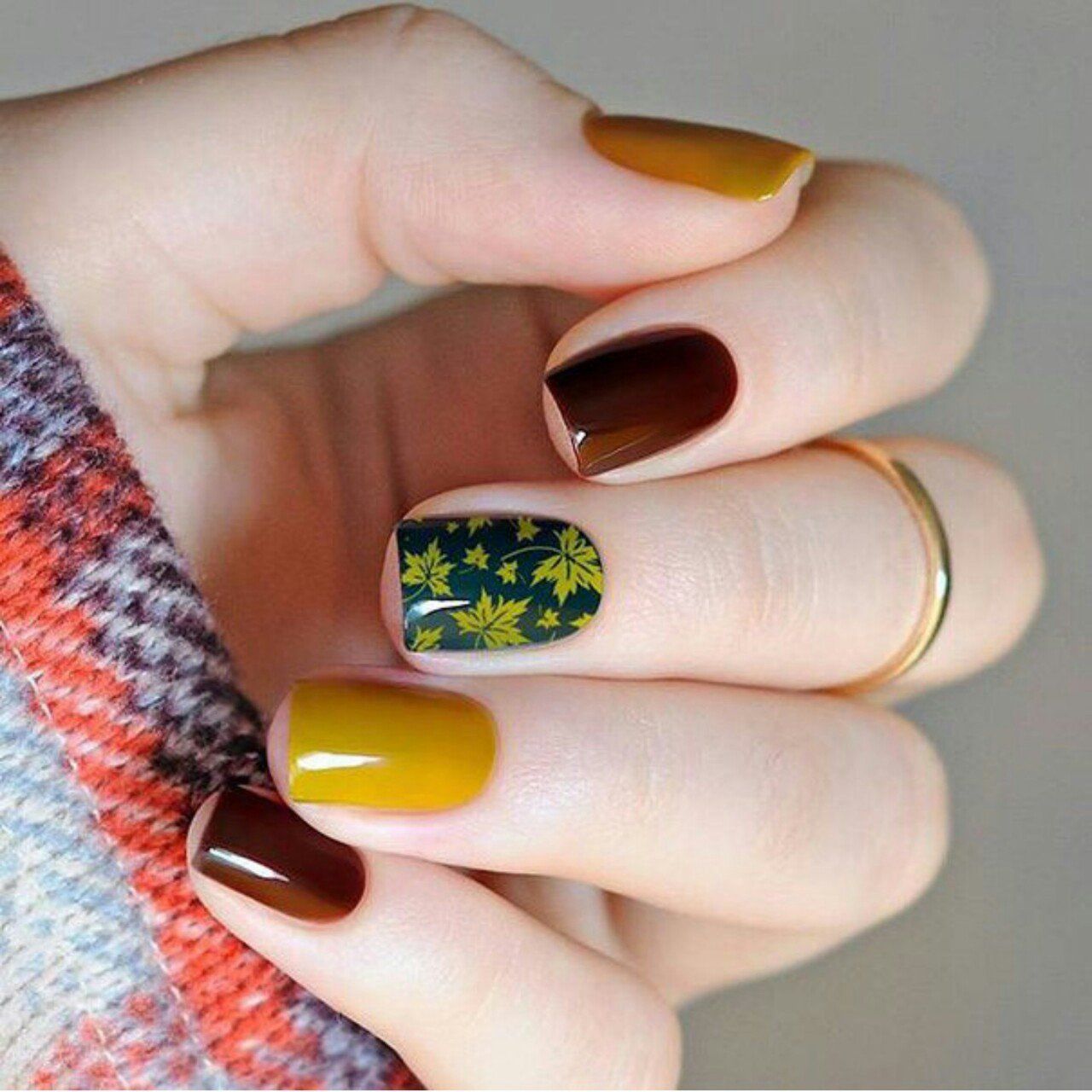 25 Diseños de uñas que debes intentar si el otoño también