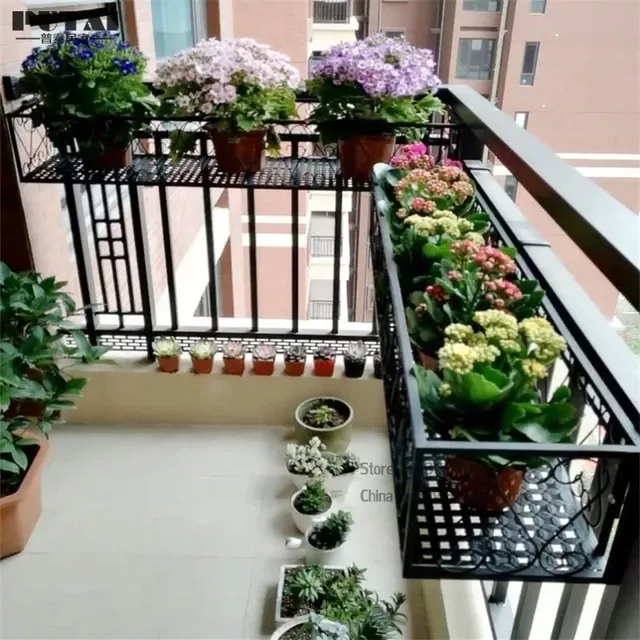 Soporte de hierro para colgar Flores, estante rectangular para ventana, balcón, macetas para plantas, barandilla para colgar en la pared, con gancho _ - AliExpress Mobile Apartment Balcony Garden, Small Balcony Garden, Small Balcony Design, Balcony Railing Design, Small Balcony Decor, Apartment Balcony Decorating, Balcony Ideas, Iron Balcony Railing, Modern Balcony