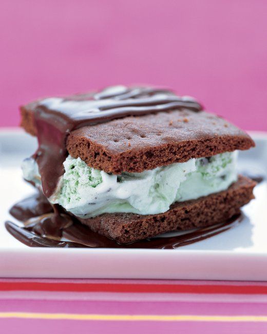 Ice Cream Sandwiches with Hot Fudge Sauce Ice Cream Sandwiches with Hot Fudge Sauce