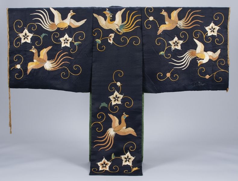 紺地唐花尾長鳥文様繡狩衣 古沢厳島神社蔵 狩衣 尾長 文様 紺地唐花尾長鳥文様繡狩衣 古沢厳島神社蔵 狩衣 尾長 文様