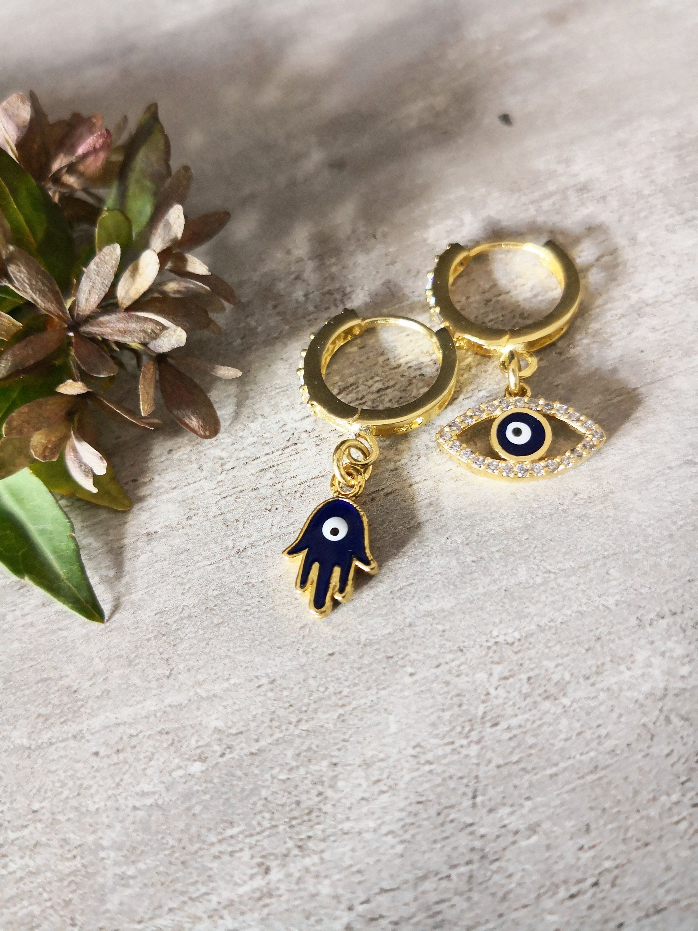 Orecchini a cerchio in Argento Sterling 925 placcato Oro con ciondolini Mano di Fatima Orecchini a cerchio in Argento Sterling 925 placcato Oro con ciondolini Mano di Fatima