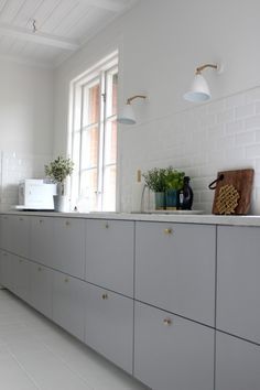 Ikea metod veddinge grey cabinet doors with brass door knobs. wish ... Osvetlenie v altanku