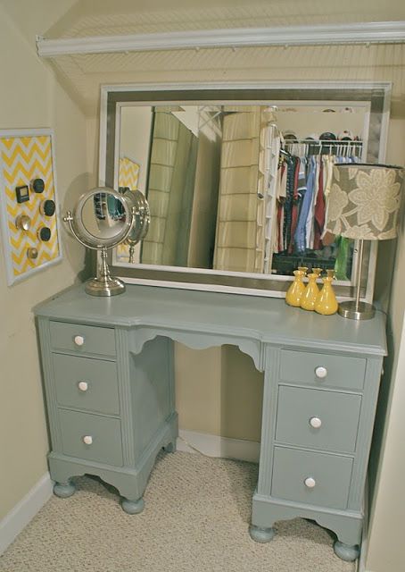 Hello Newman S Closet Vanity Home Diy Furniture Makeover Furniture Makeover, Old Desk Into Vanity