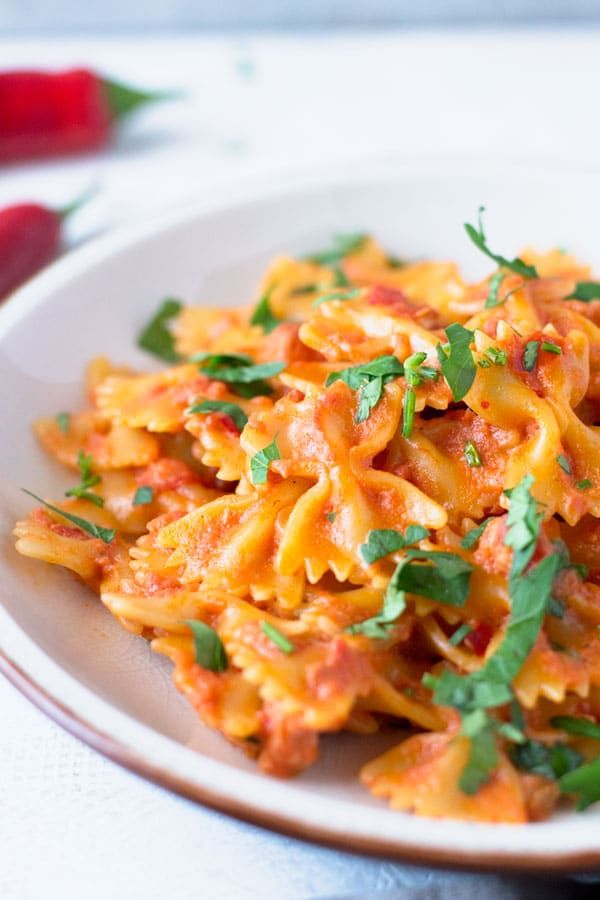 Farfalle Pasta With Pancetta Chili And Garlic Recipe Italian Pasta 