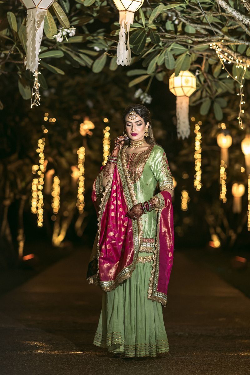 Punjabi Bride, Pakistani Bridal, Indian Bride, Bridal Lehenga, Indian Wear, Maang Tikka Design, Tikka Designs, Gharara Designs, Mehndi Ceremony