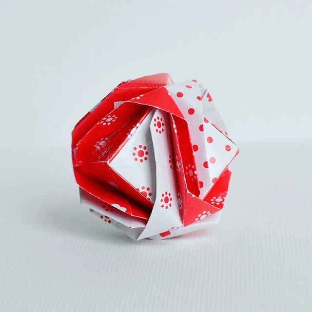 Paper Finger Cuts (@paperfingercuts) • Instagram photos and videos Sorry For Being Late, Clover, Origami, Finger, Fold, Photo And Video, Instagram Photo, Videos, Paper