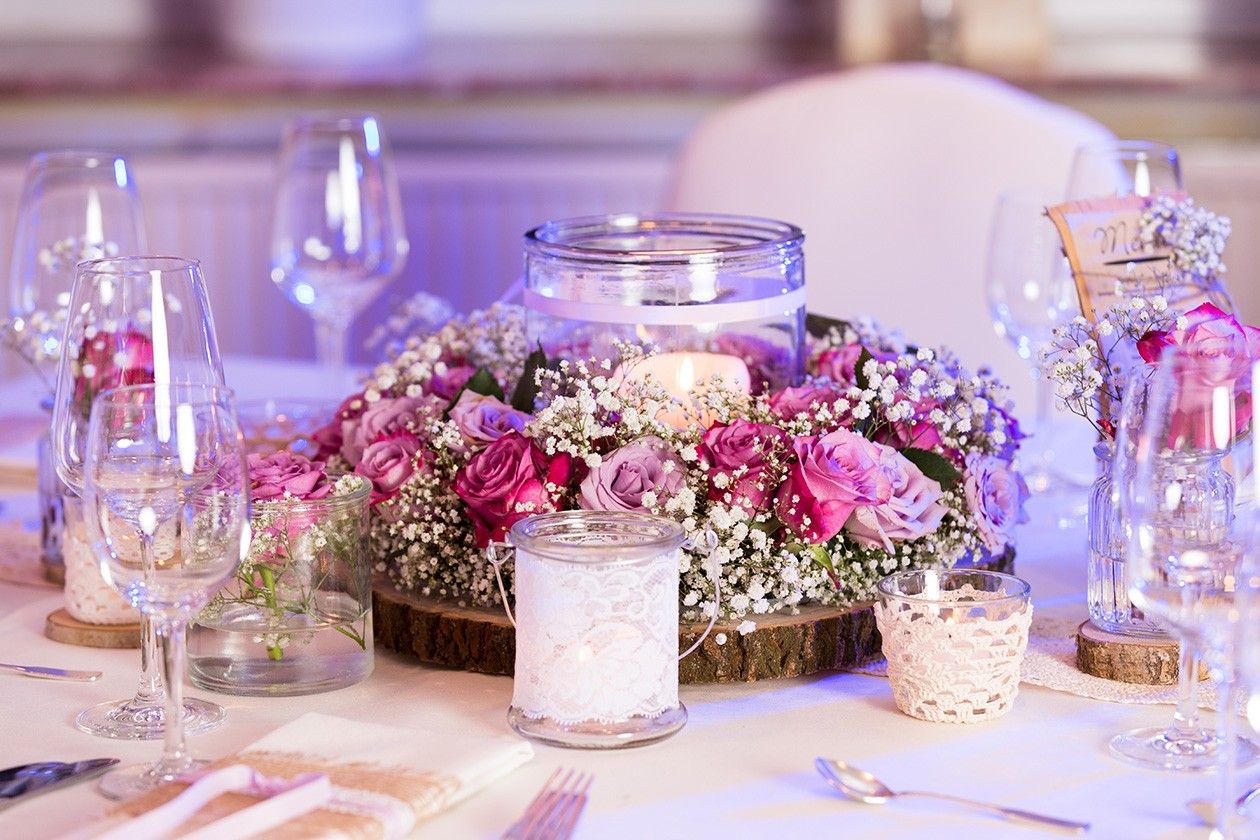 Tischdeko nach Saison. Tischdekoration hochzeit blumen, Hochzeit deko tisch und Runde tische Tischdeko nach Saison. Tischdekoration hochzeit blumen, Hochzeit deko tisch und Runde tische