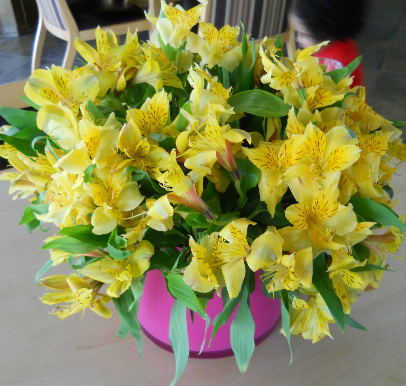 poca cosa: May 2011 | Alstroemeria wedding centerpieces, Alstroemeria