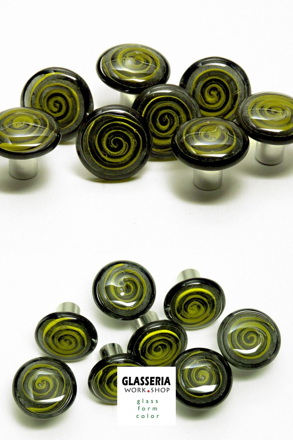 In the picture, you can see decorative glass furniture knobs. The pulls are in color black and have a neon yellow line spiraling to the inside of the handle. You can easily mount those on any type of surface thanks to the metal attachment located on the back. In the lower part of the pin, you can see the manufacturer's logo - Glasseria Workshop. Dresser Handles, Furniture Handles, Door Handles, Modern Minimalist Kitchen, Minimalist Bedroom, Glass Knobs, Glass Door, Glass Art, Old Coffee Tables