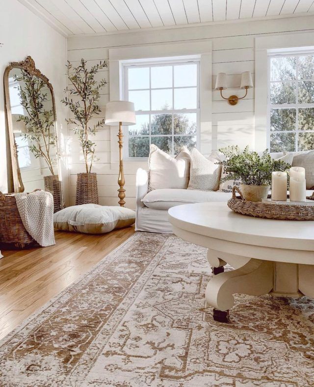 Farm House Living Room, Home And Living, Living Rooms, Beige Living Room Decor, Dreamy Living Room, Round Rug Living Room, Living Room Corner, Appartement Design, Farmhouse Living