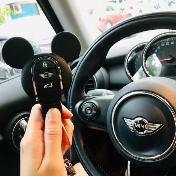 Mini Cooper Mickey Minnie Mouse Inspired Key Fob Cover Case Protector – Carsoda Mini Cooper Accessories, Bling Car Accessories, Accesorios Mini Cooper, Mini Cooper Interior, Mini Cabrio, Cooper Car, Mini Copper, Girly Car, Mini Countryman