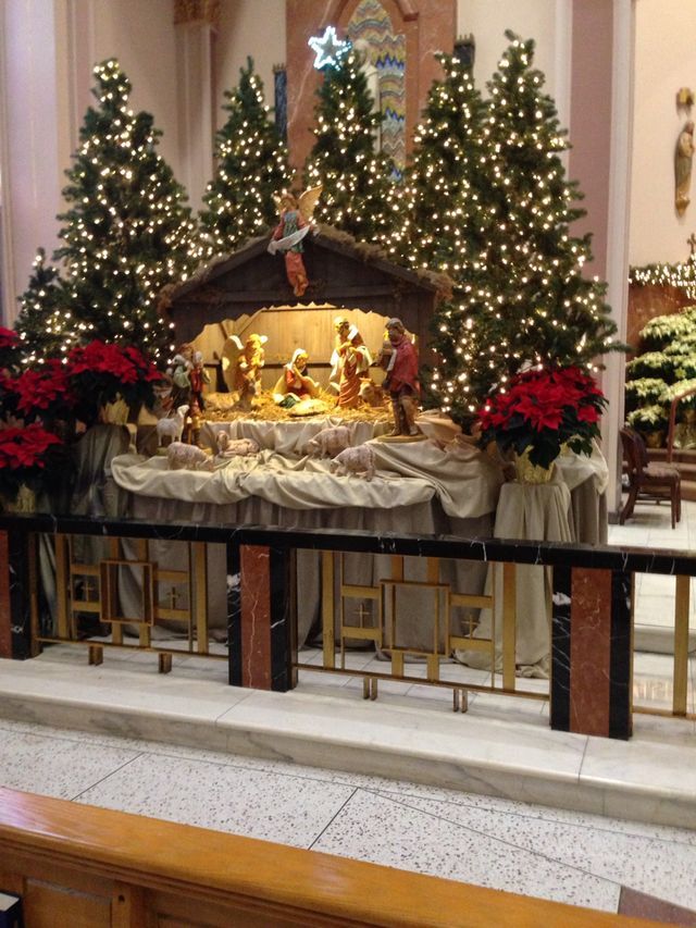 Pin By P E On Christmas Decor Church Natal Church Christmas Decorations Crib Ideas Altar