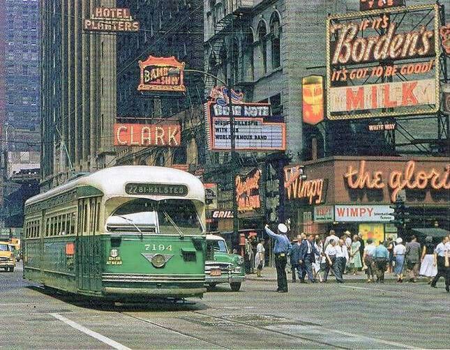 PHOTO - CHICAGO - CLARK AND MADISON - PCC STREETCAR - TRAFFIC COP - HOTEL PLANTERS - PEDESTRIANS - WIMPY - BORDEN MILK SIGN - 1950s Old Pictures, Old Photos, Vintage Photos, Vintage Stuff, Chicago Street, Chicago Bus, Theater Chicago, Chicago School, Clark Street
