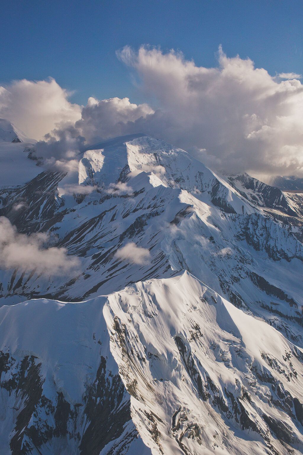 Denali Flightseeing Tours + 17 Incredible Things to Do in Denali National Park // Local Adventurer #denali #denalinationalpark #usa #alaska #localadventurer #flightseeing Denali Alaska, National Parks Usa, Parc National, Denali National Park Tours, Cool Places To Visit, Places To Travel, Places To Go, Scenic Road Trip, Alaska