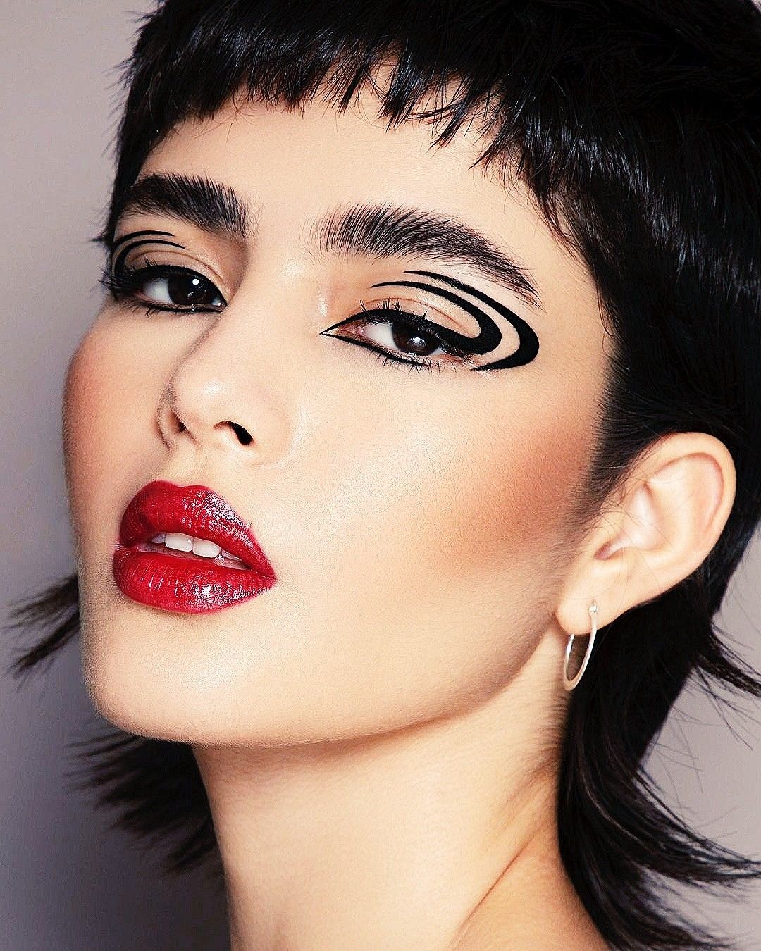 Cool Graphic Eyeliner No Eyeliner Makeup Graphic Makeup Makeup Eyeliner