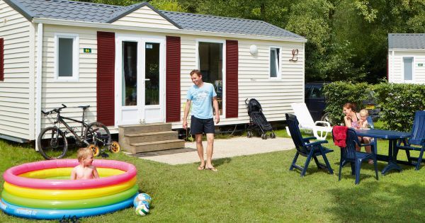 Flores 4 Deze luxe stacaravan van 30m2 biedt plaats aan 4 personen. De stacaravan is ruim en comfortabel ingericht en beschikt over een compleet ingerichte keuken een badkamer met ruime douche en apart toilet. Er zijn twee slaapkamers. EUR 211.00 Meer informatie #vakantie http://vakantienaar.eu - http://facebook.com/vakantienaar.eu - https://start.me/p/VRobeo/vakantie-pagina Sports, Hs Sports, Sport
