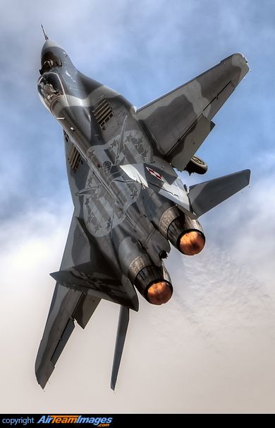 Mikoyan-Gurevich MiG-29A Russian Military Aircraft, Us Military Aircraft, Military Jets, Military Weapons, Jet Fighter Pilot, Air Fighter, Fighter Jets, Luftwaffe, Airplane Fighter