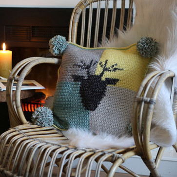 Haakpatroon Nordic Kussen Crochet Cushions, Crochet Home, Crochet Details, Juju, Nordic, Burlap Bag, Crochet Patterns, Reusable Tote Bags, Kitty