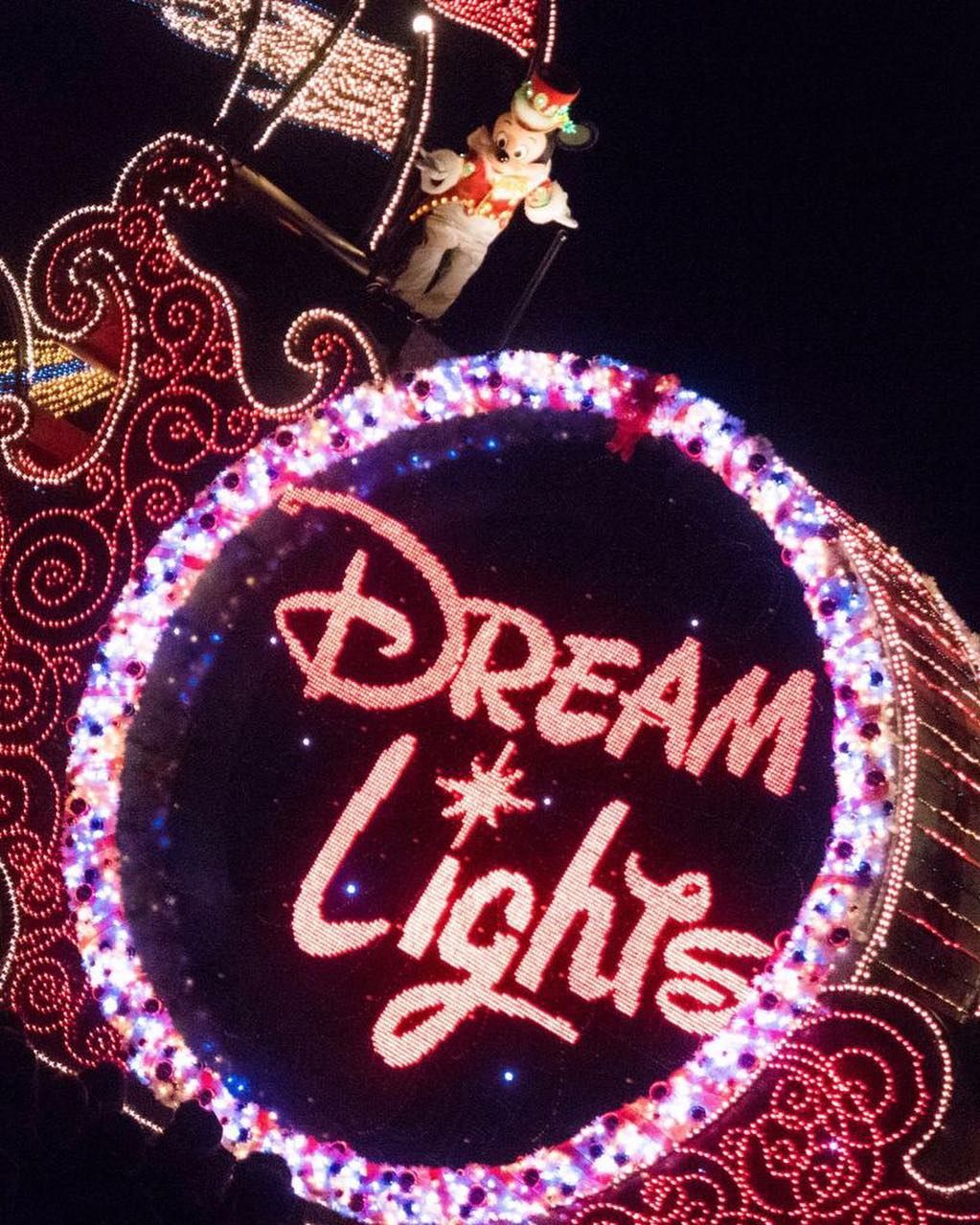 Tokyo Disneyland Electrical Parade Dreamlights Christmas Version That Is Quite The Title Is Spectacular Who Else Wishes They Could Watch This Every Night Tokyo Disneyland Electrical Parade Dreamlights Christmas Version That Is Quite The Title Is Spectacular Who Else Wishes They Could Watch This Every Night