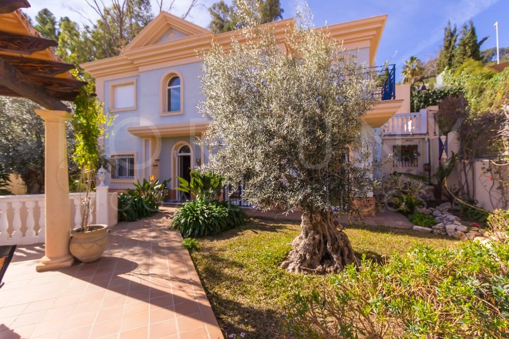 Inmobiliaria Málaga | Casas, Inmobiliaria, Marbella