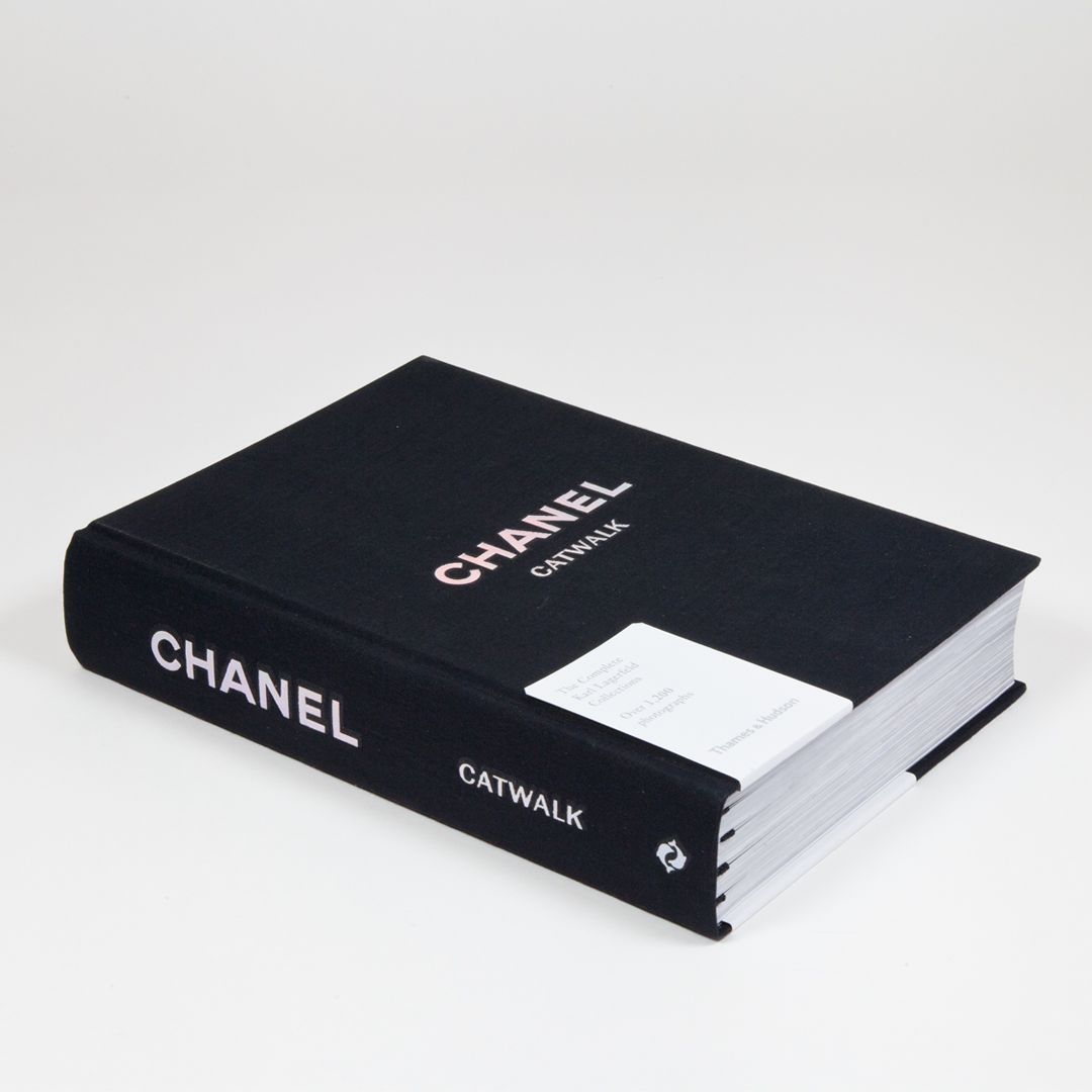 påske plejeforældre ly Chanel Catwalk: The Complete Karl Lagerfeld Collections, published by  Thames & Hudson. | Chanel collection, Chanel, Catwalk