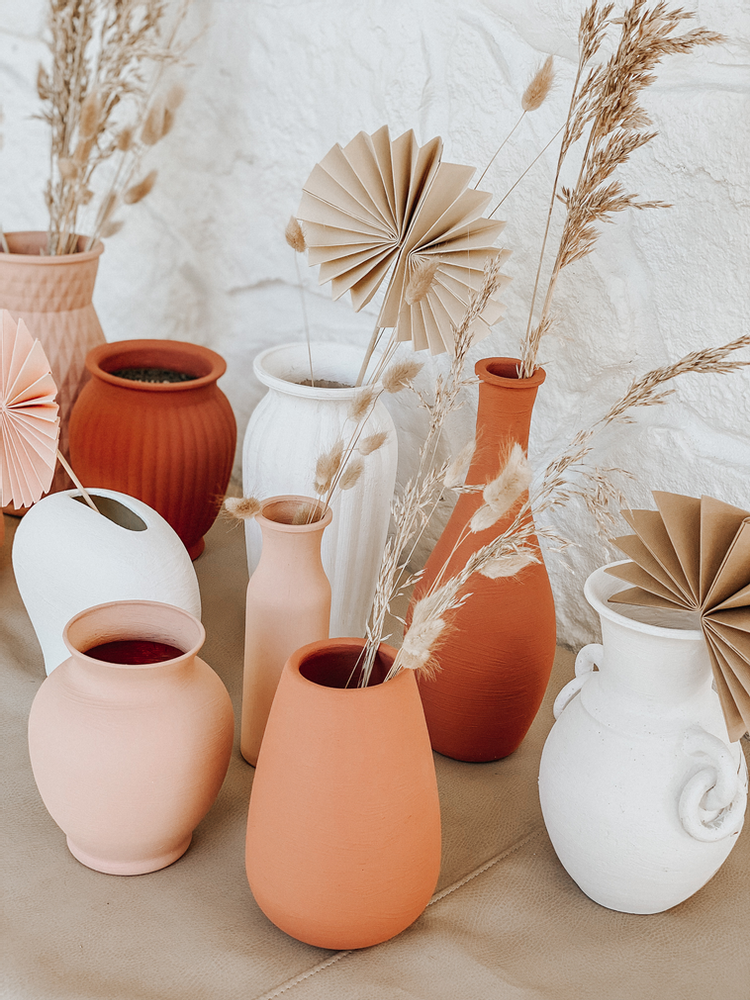 Up-cycled Vases: Trash to Terra-cotta Diy Vase, Diy Painted Vases, Diy Crafts Vases, Wood Crafts, Handmade Home Decor, Diy Home Decor, Home Diy, Handmade Vase, Diy Home Crafts