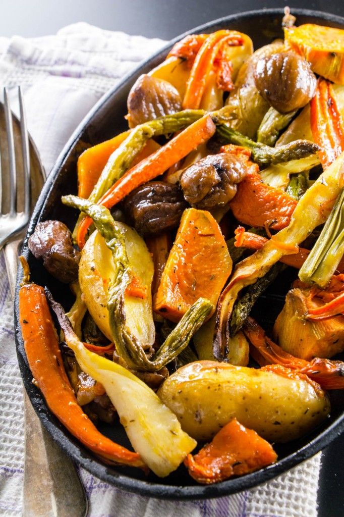Légumes d'hiver rôtis au sirop d'érable - Serial Cooker Easy Chicken Dinners, Chicken Dinner Recipes, Healthy Dinner Recipes Easy, Vegetarian Recipes, Sauteed Zucchini Recipes, Vegetable Recipes, Healthy Vegan, Healthy Cooking, Cooking Recipes