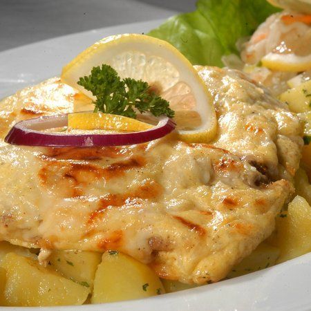 Egy finom Sajt alatt sült halfilé ebédre vagy vacsorára? Sajt alatt sült halfilé Receptek a Mindmegette.hu Recept gyűjteményében! Living Food, Healthy Living, Hungarian Recipes, Gastro, Diy Food, Fish Recipes, Thai Red Curry, Seafood, Food And Drink