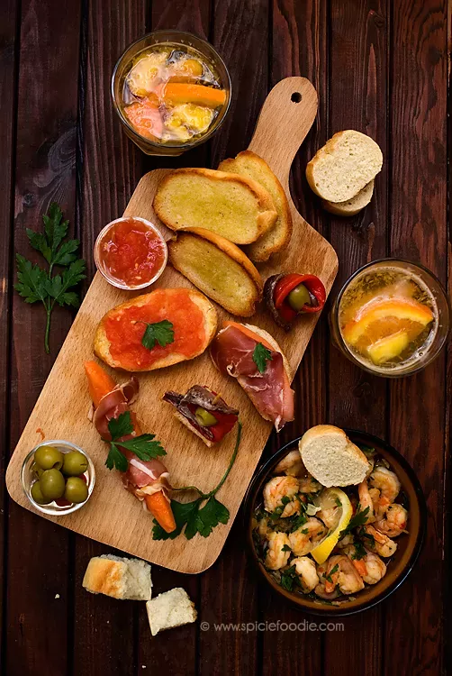 3 Tapas Españolas Recetas Gambas Al Ajillo Camarones En Salsa De Ajo Gildas Anchoa Oliva Y Pimientos Pan Comida Cocina Española Gastronomía Española