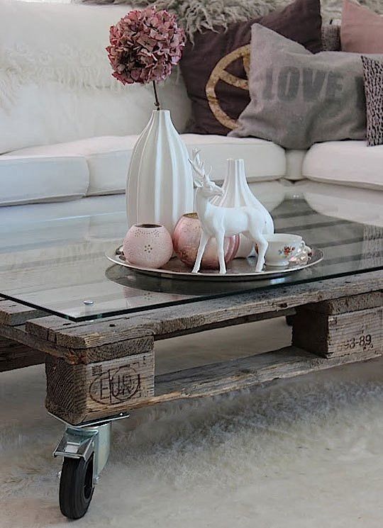 Recycling: Coole Möbel aus alten Paletten – Teil 2 | KlonBlog Decoracion Low Cost, Decoracion Living, Old Pallets, Wooden Pallets, Recycled Pallets, Wooden Crate, Free Pallets, Palette Diy, Palette Table