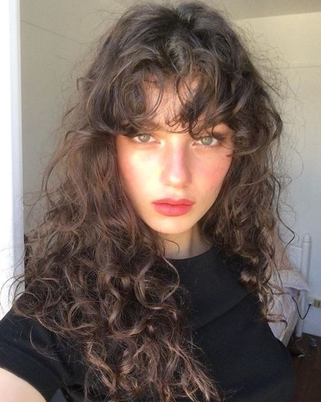 Selecting the perfect hairstyles for curly hair can be challenging at times. Don’t worry, we are here to help. Whether you looking for cute hairstyles with curly hair for school, weddings, work or a date? Then look no further, there is something for everyone here. In this article we have selected 30 cute hairstyles with #hairstylist #haircolor #hairstyle Brown Curly Hair, Colored Curly Hair, Curly Hair With Bangs, Cut My Hair, Curly Hair Styles, Hair Cuts, Color For Curly Hair, Curly Hair Fringe, Haircuts For Curly Hair