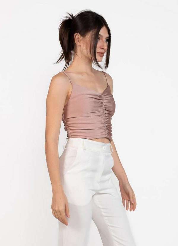 Cropped em cetim, com decote em v, alças reguláveis e lastex nas costas. A peça além de bonita e super atual, também é muito confortável. Perfeita para compor looks estilosos, tanto para o dia quanto para a noite. Composição: 100% Poliéster. Modelo usa: Tamanho P - Medidas 1,75 de altura | Peso: 60kg. 1, Products, Satin, Pith Perfect, Night, Women's Work Fashion, Women's, Templates, Gadget