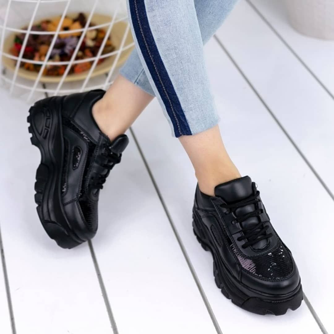 Pin By Mariana Benavides On All That I Want All Black Sneakers Air Max Sneakers Sneakers Nike