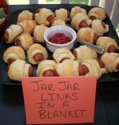 We have had so many emails and feedback on our Star Wars food ideas that we made awhile back so we thought that we would go ahead and make it easier for everyone to see all of them in one post. My 5 year old has become a Star Wars fanatic so I am sure … Star Wars Party Food, Star Wars Food, Theme Star Wars, Star Wars Day, Boy Party, Kids Birthday Party, 5th Birthday, Birthday Ideas, Birthday Recipes