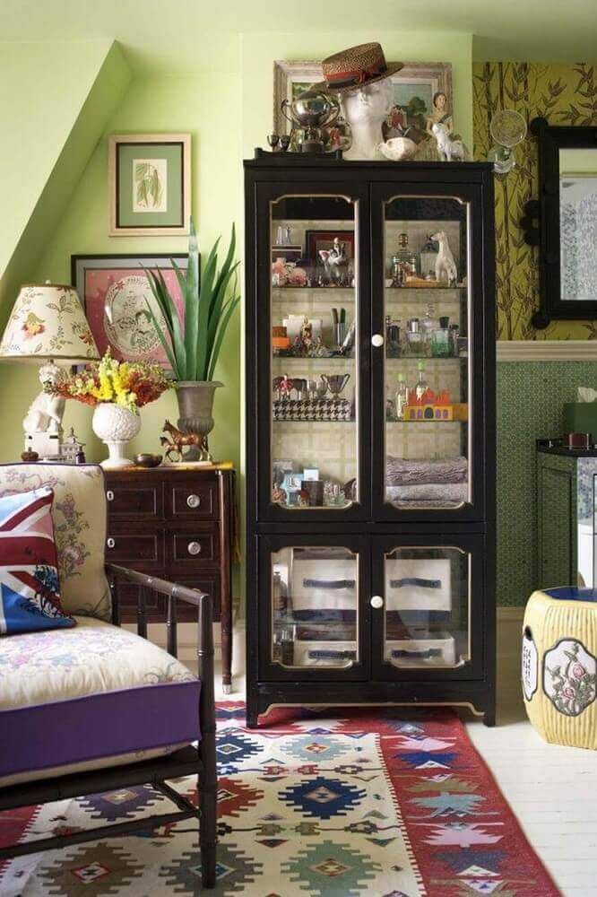 Deciding to decorate a retro living room isn’t the easiest. You’re