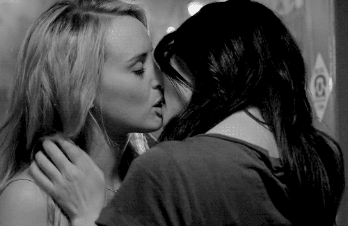 Lesbians Make Out