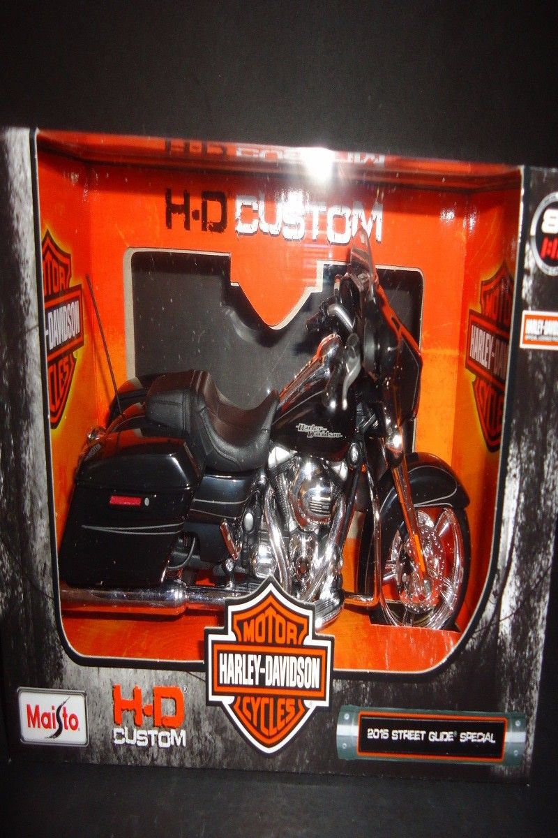 Maisto 2015 Harley Davidson Street Glide Special Motorcycle 1:12 32328 Black